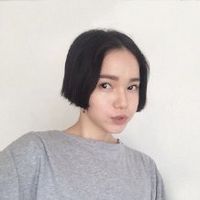 嘴角弧度上揚的頭像