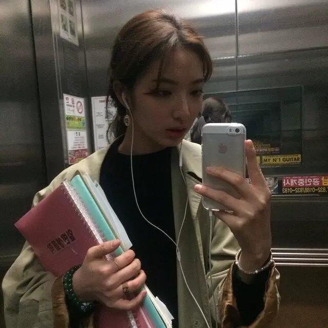 老师你别犯贱上瘾的头像